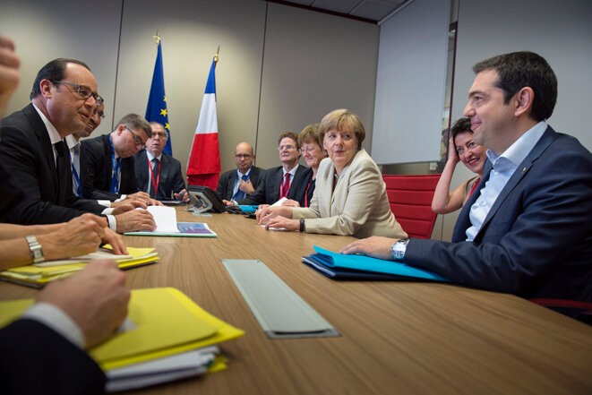 26 juin 2015, Hollande, Tsipras et Merkel réunis à Bruxelles. Le lendemain, Tsipras annoncera le référendum. © Chancellerie allemande 26 juin 2015, Hollande, Tsipras et Merkel réunis à Bruxelles. Le lendemain, Tsipras annoncera le référendum. © Chancellerie allemande